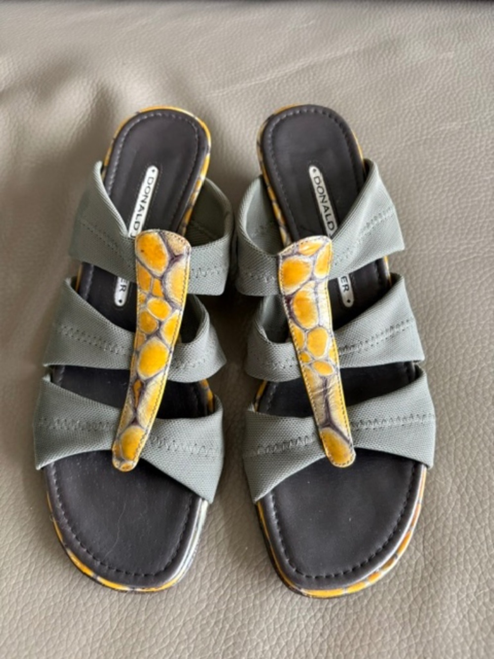 DONALD J. PLINER Women's sz 5.5M slip on strap sandals khaki yellow